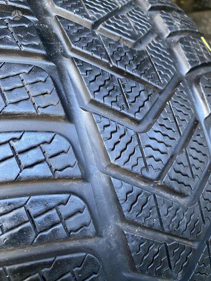 Pirelli, winter 275/35 R21