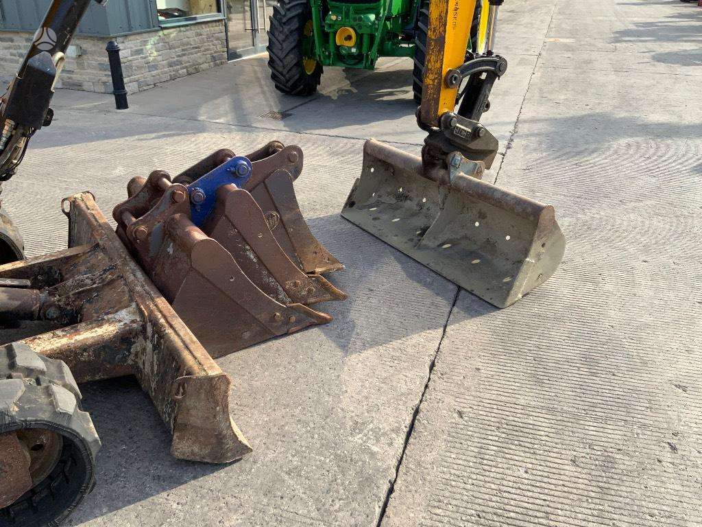 JCB 48 Z, mini ekskavatori
