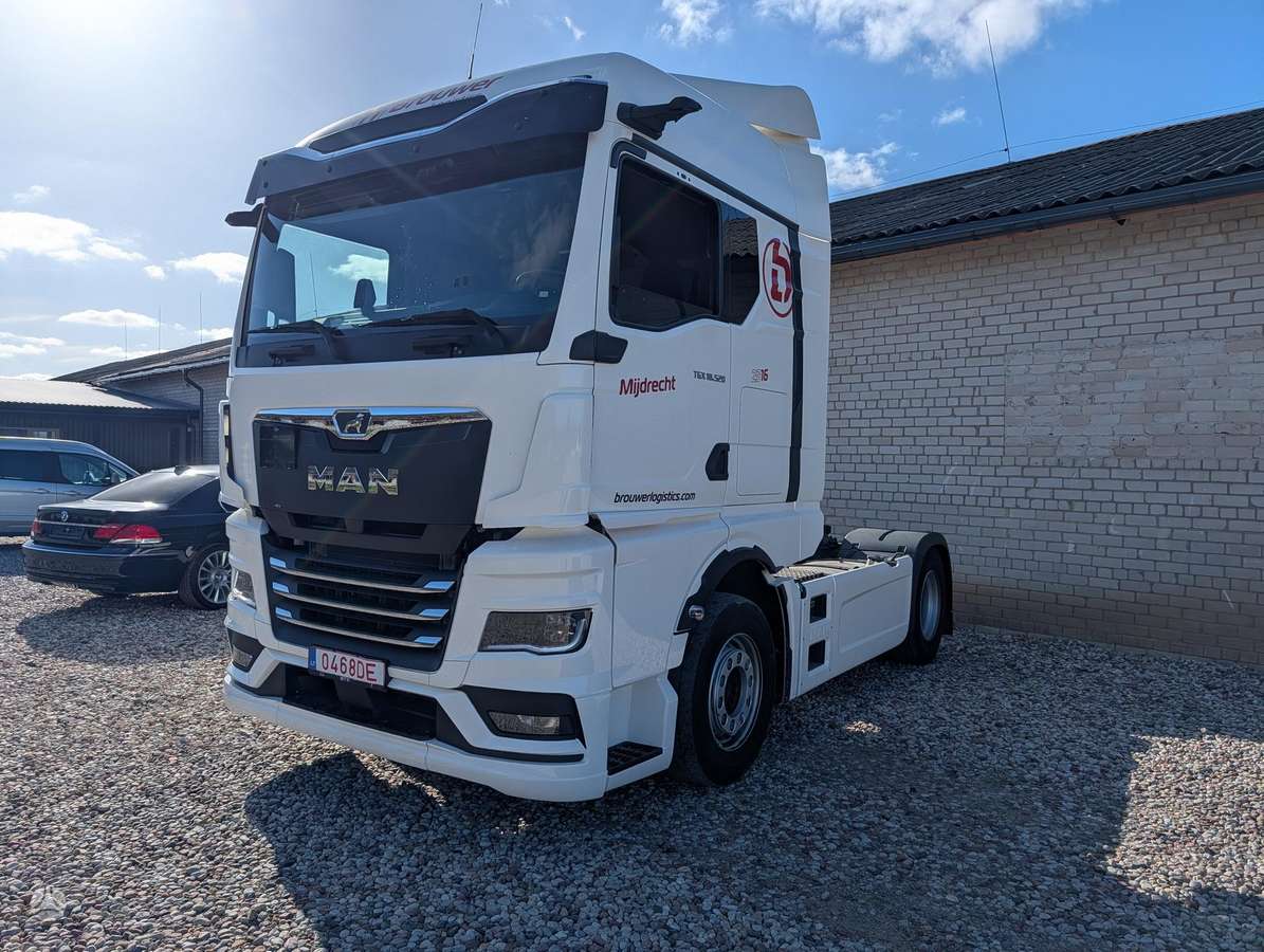 MAN TGX 18.520, 2 спальных места
