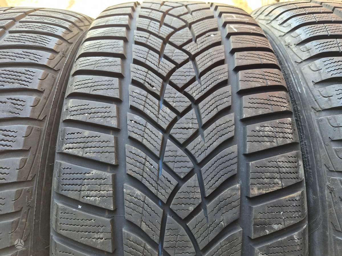 Goodyear, žieminės 235/45 R19