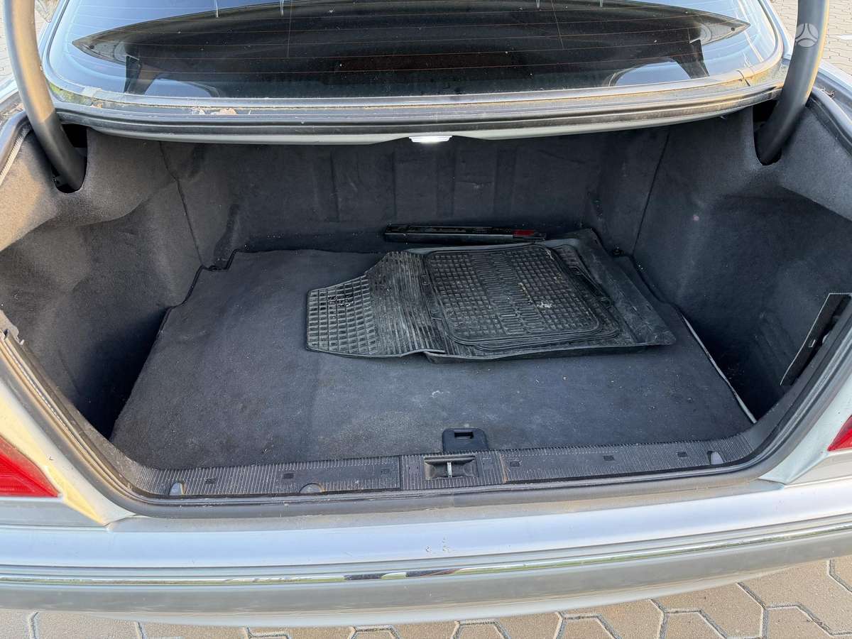 Mercedes-Benz E240, 2.4 l., Седан