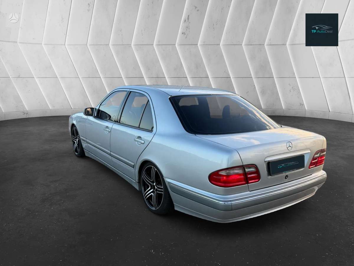 Mercedes-Benz E240, 2.4 l., Седан