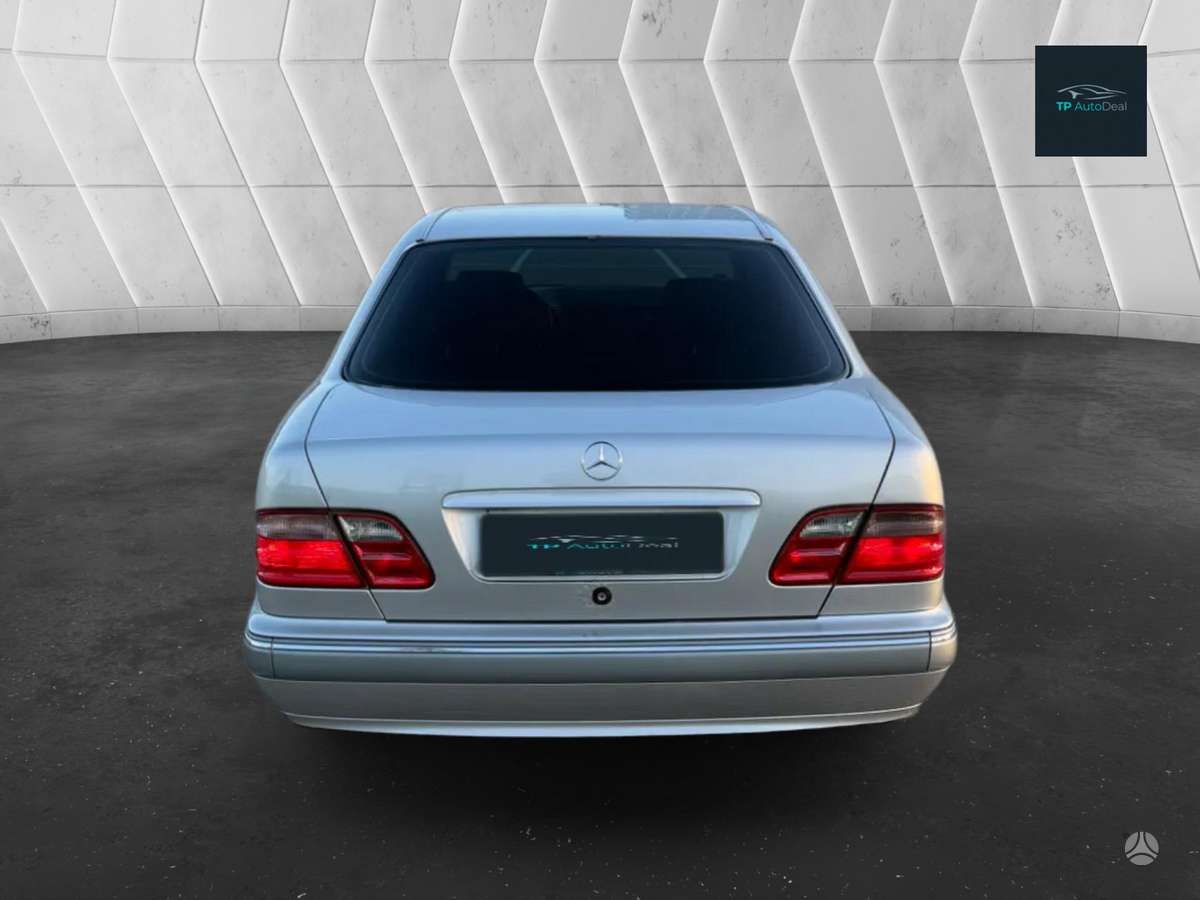 Mercedes-Benz E240, 2.4 l., Седан