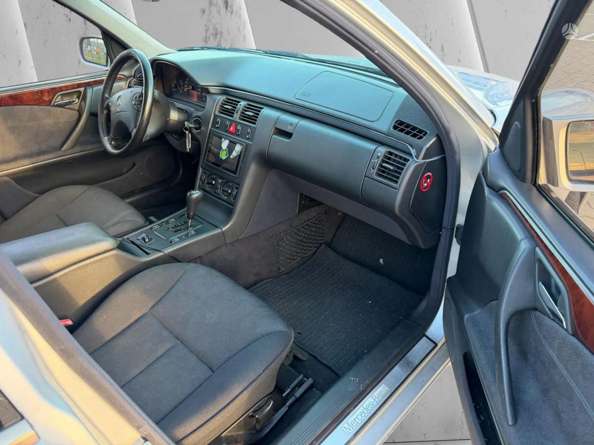 Mercedes-Benz E240, 2.4 l., Седан