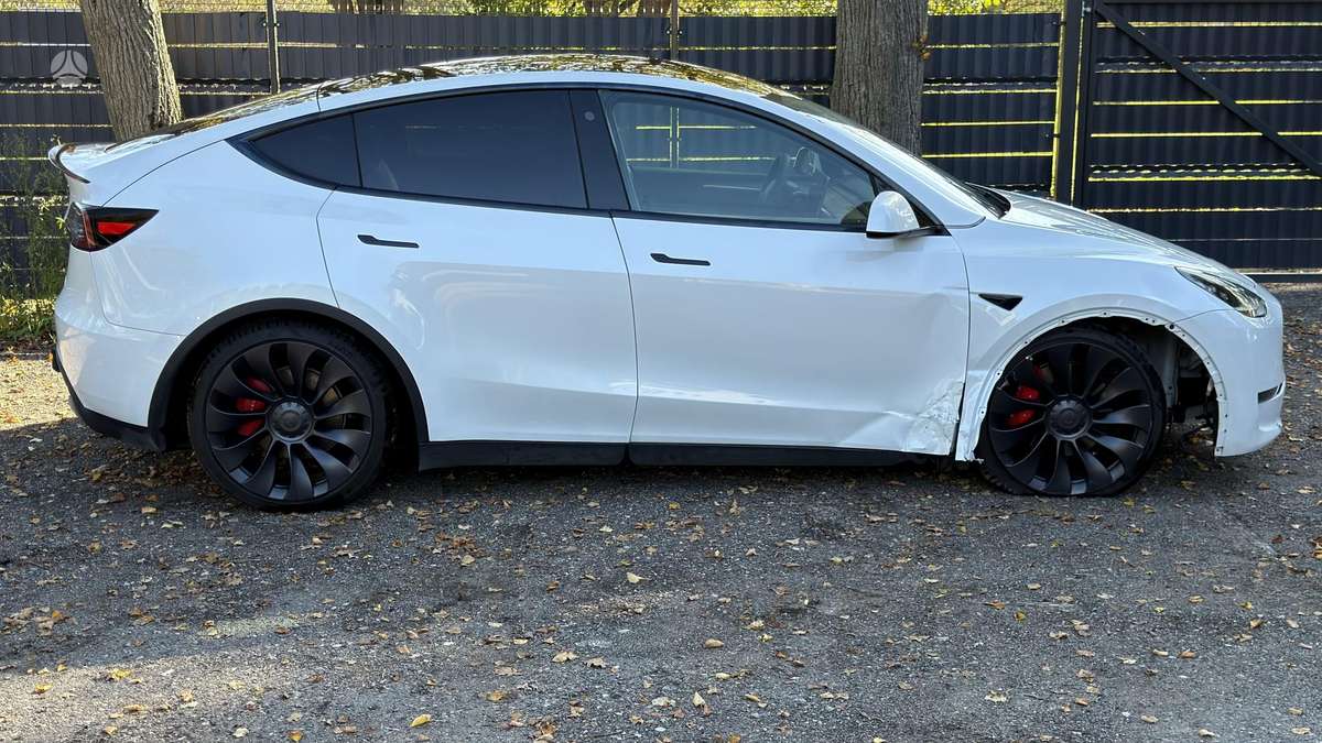 Tesla Model Y, 82 кВт·ч, Хэтчбек