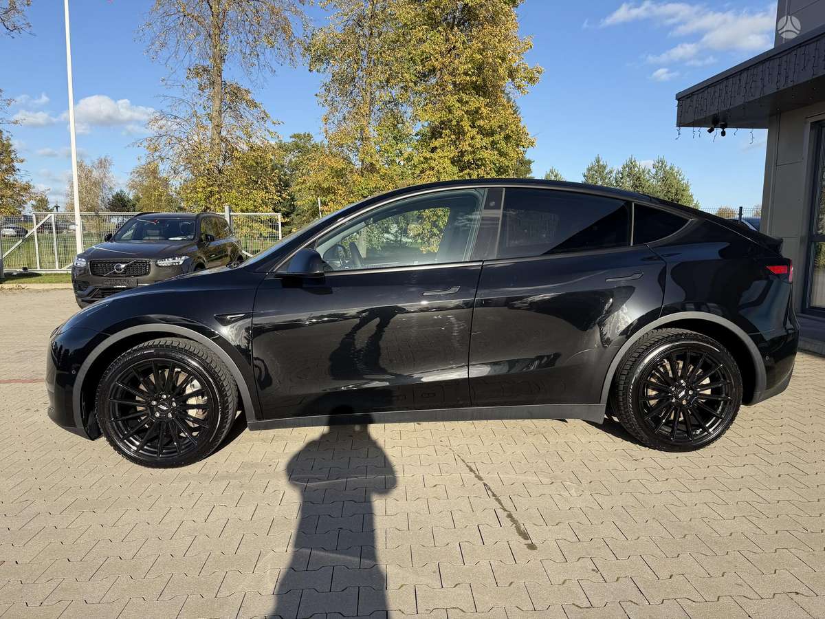 Tesla Model Y, 81 kWh, off-road / crossover
