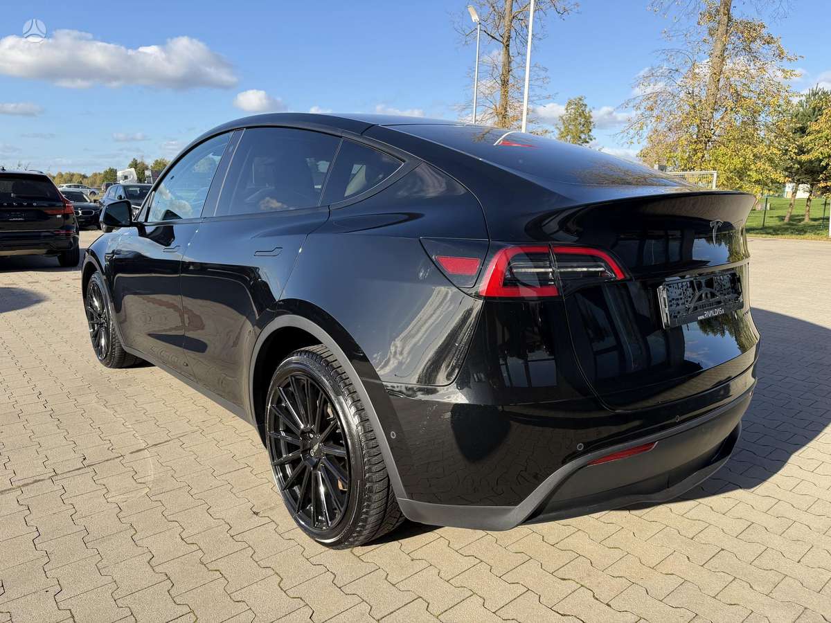 Tesla Model Y, 81 kWh, off-road / crossover