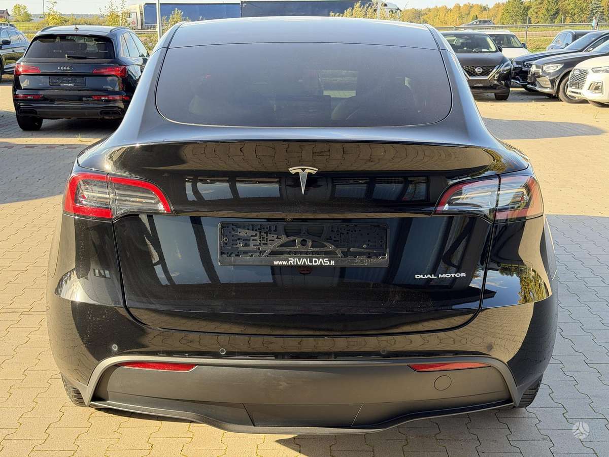 Tesla Model Y, 81 kWh, off-road / crossover