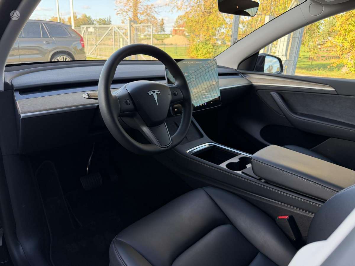 Tesla Model Y, 81 kWh, off-road / crossover