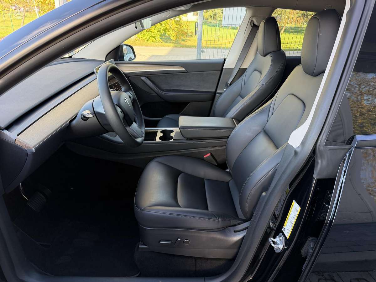 Tesla Model Y, 81 kWh, off-road / crossover