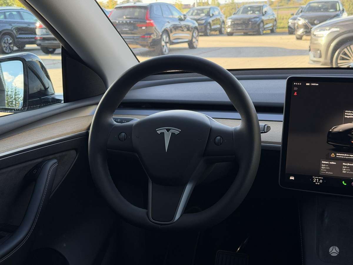 Tesla Model Y, 81 kWh, off-road / crossover