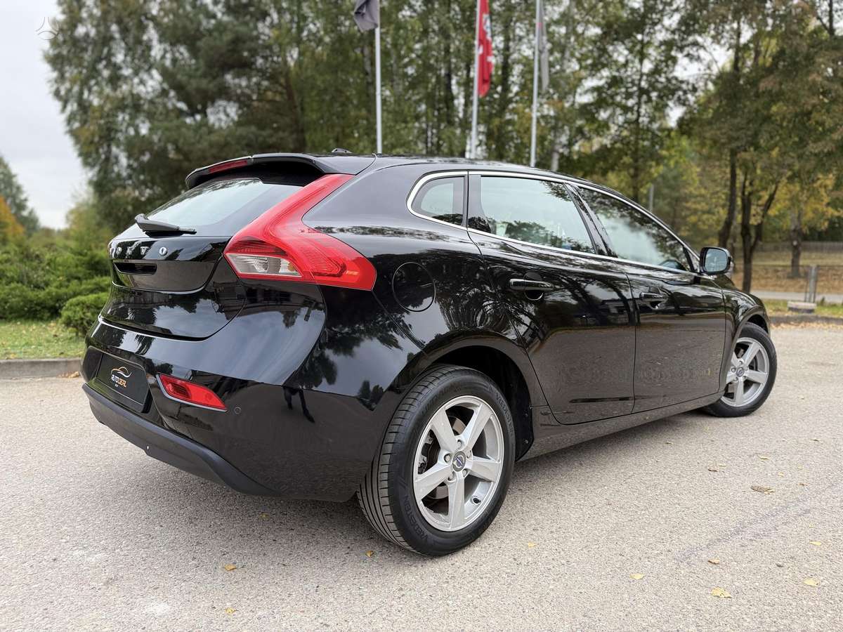 Volvo V40, 1.6 l., hatchback