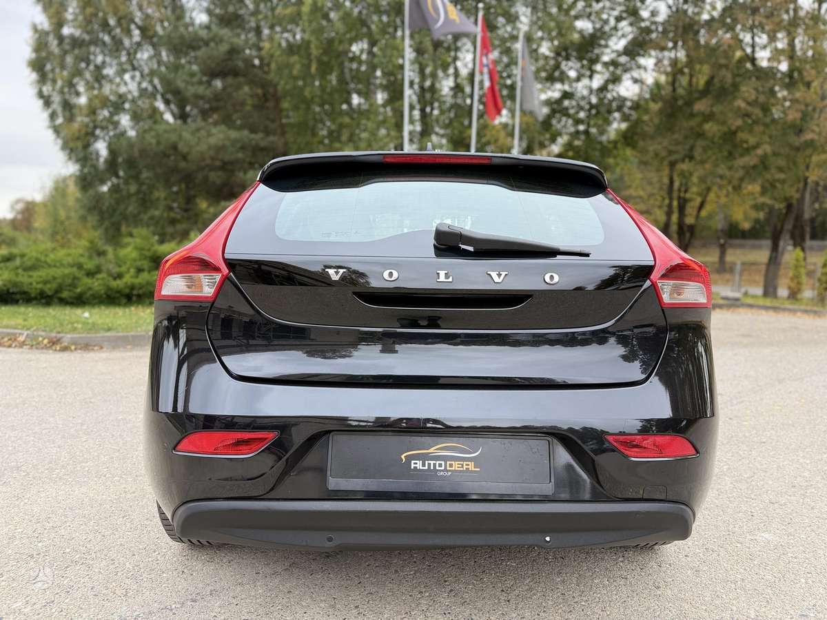 Volvo V40, 1.6 l., hatchback