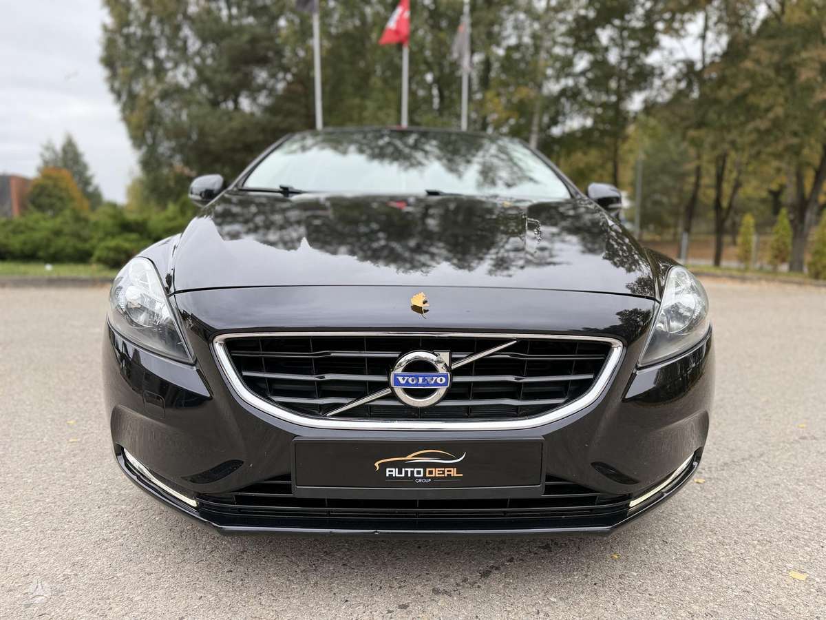 Volvo V40, 1.6 l., hatchback