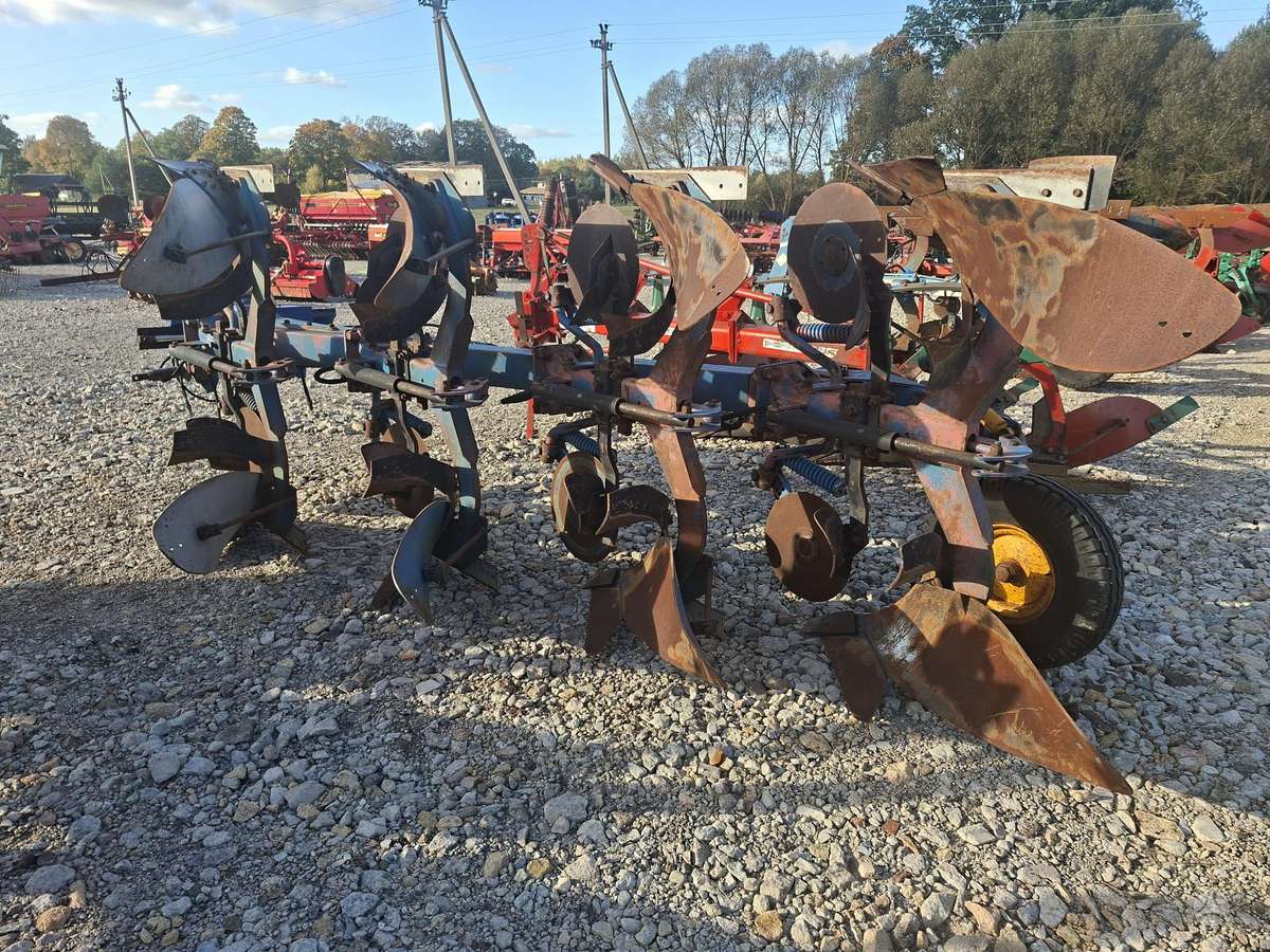 Överum CX490H, ploughs