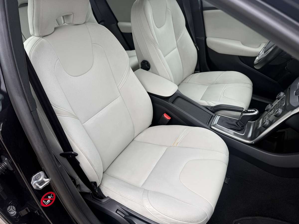 Volvo V40, 1.6 l., hatchback