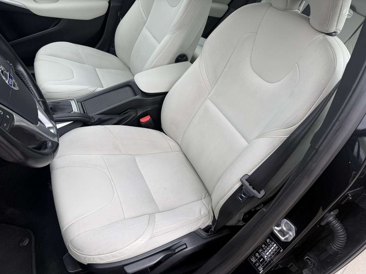 Volvo V40, 1.6 l., hatchback