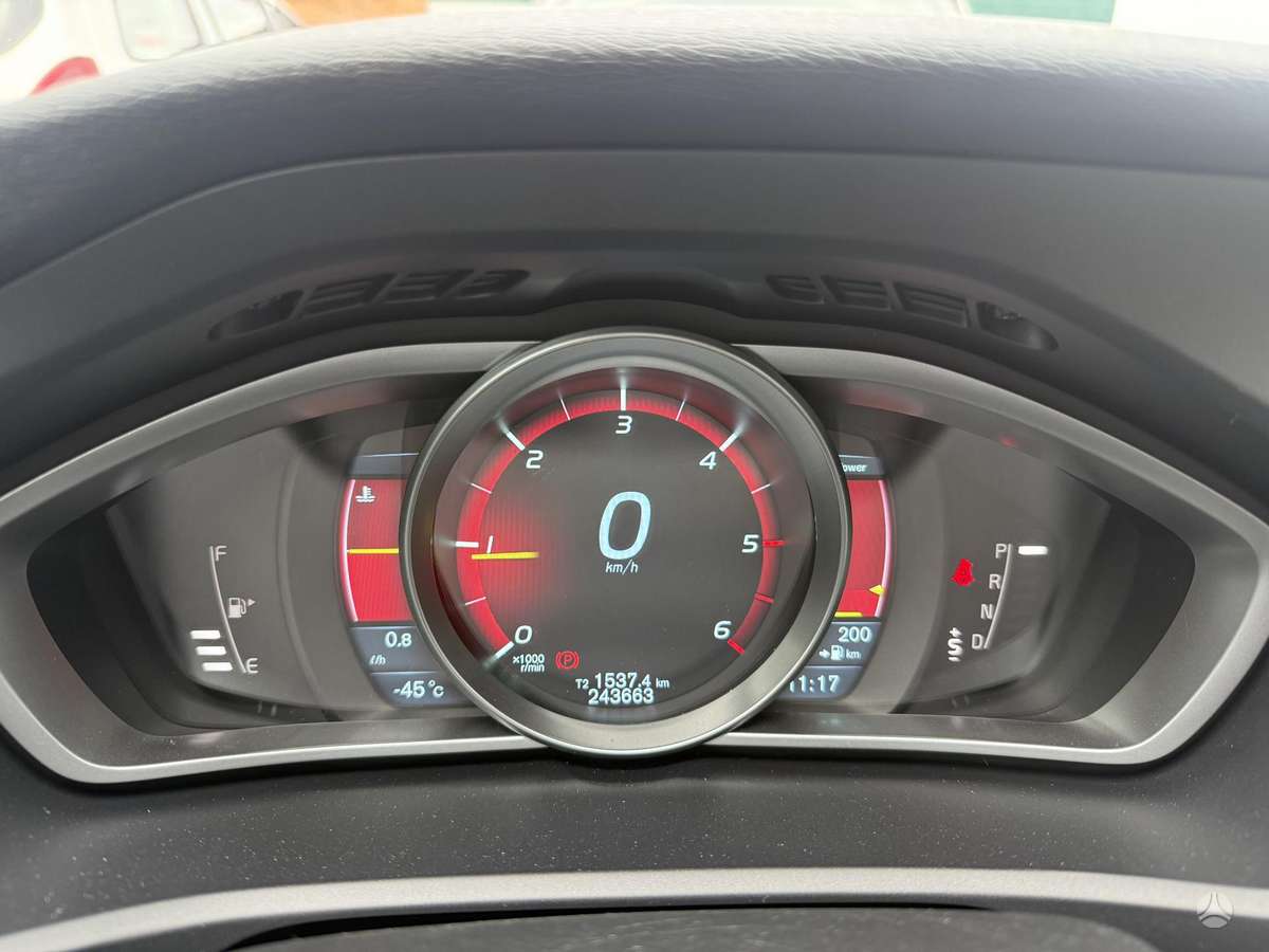 Volvo V40, 1.6 l., Хэтчбек