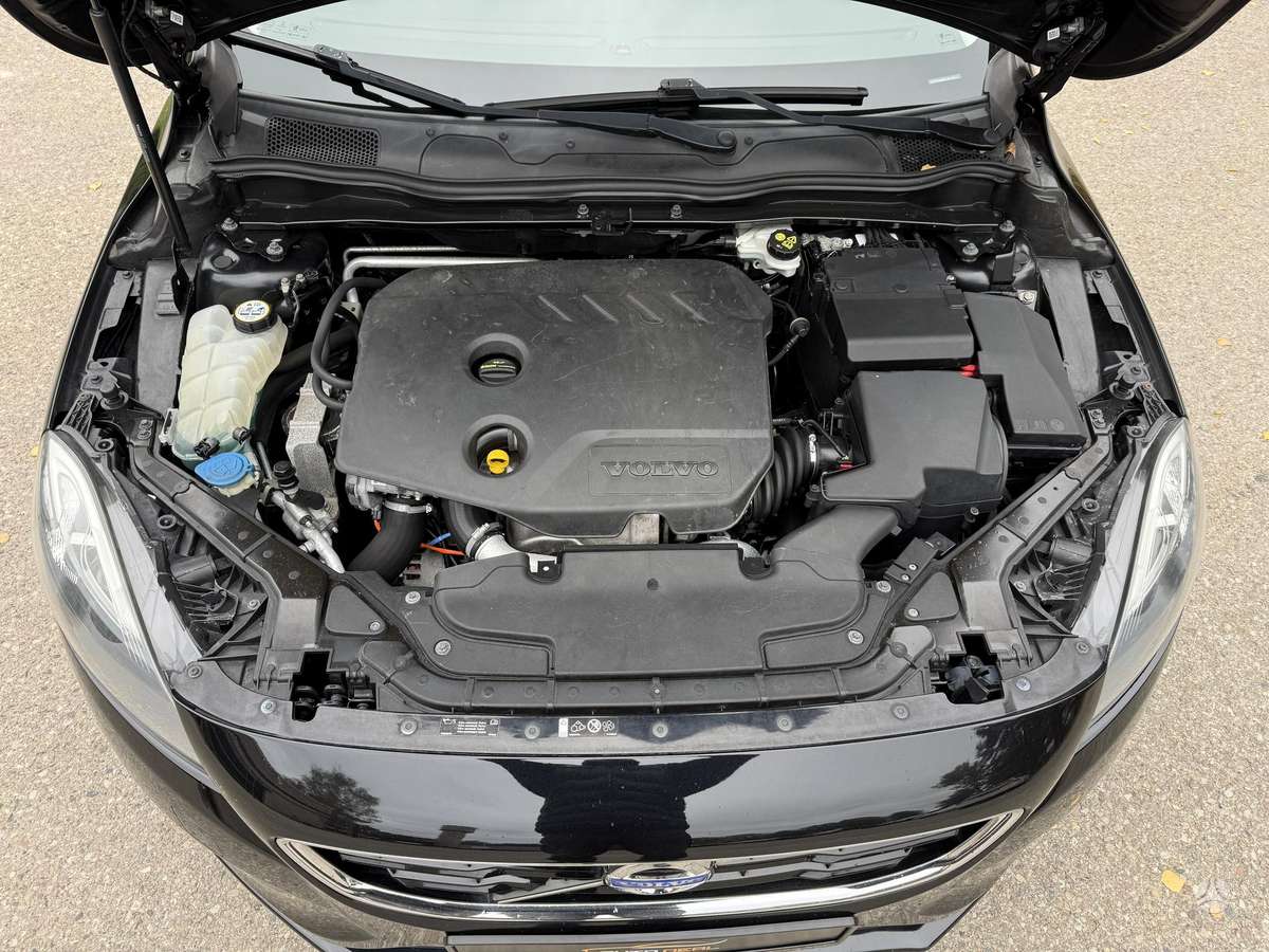 Volvo V40, 1.6 l., Хэтчбек