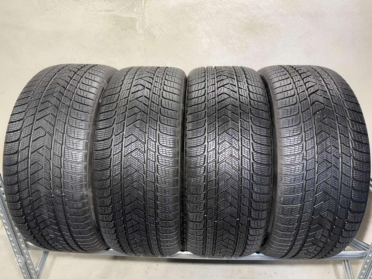 Pirelli Scorpion winter*/2025m, winter 275/40 R22