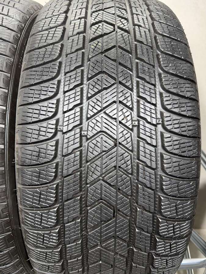 Pirelli Scorpion winter*/2025m, winter 275/40 R22
