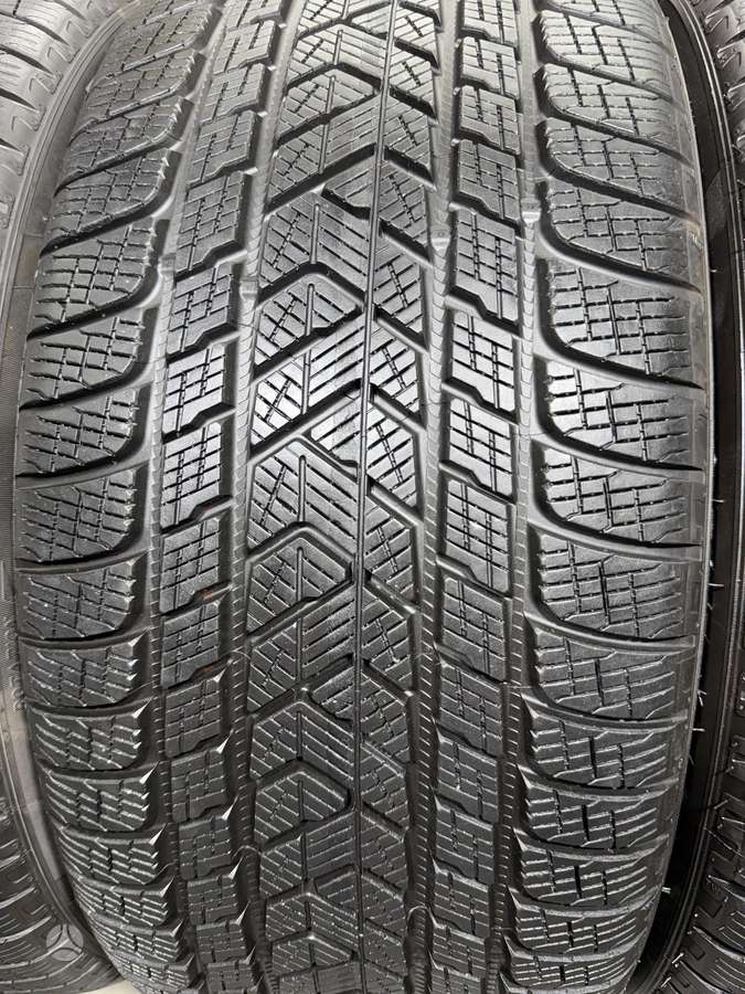 Pirelli Scorpion winter*/2025m, winter 275/40 R22