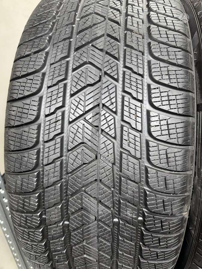 Pirelli Scorpion winter*/2025m, winter 275/40 R22