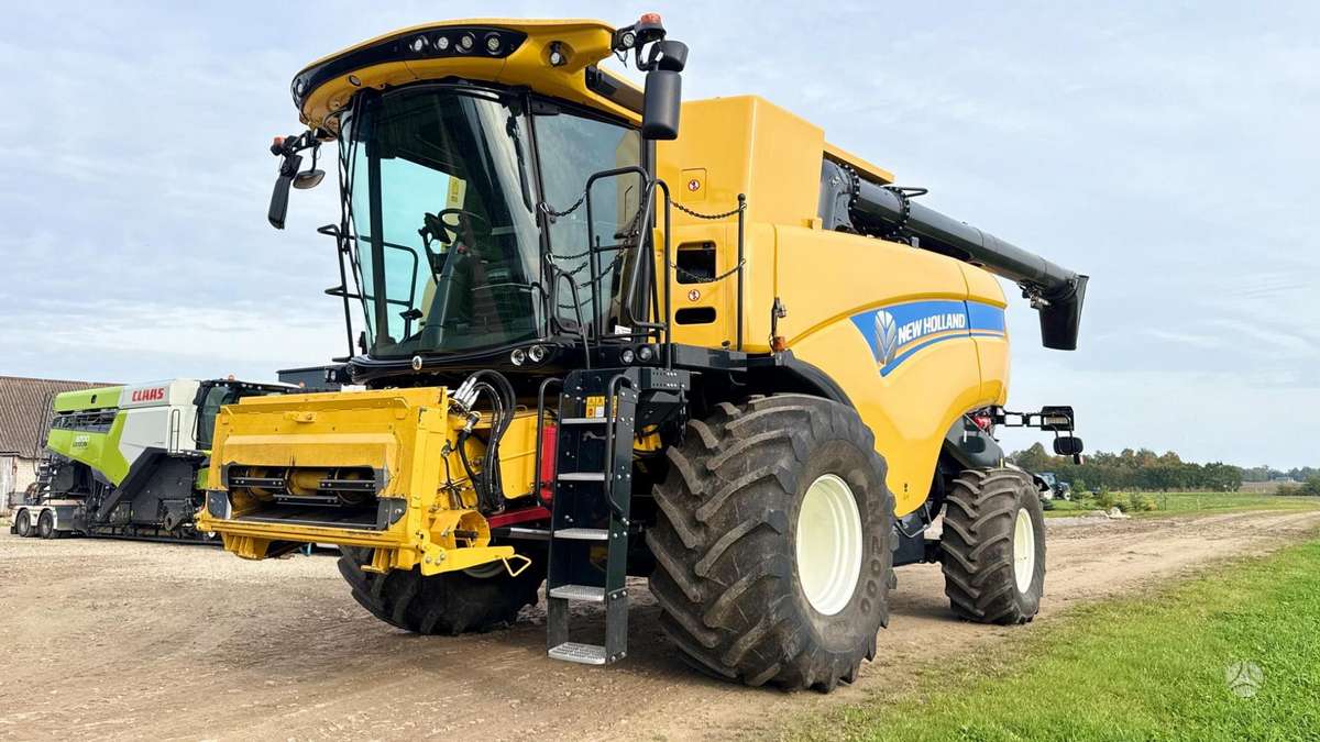 New Holland CX8.90, combine harvesters