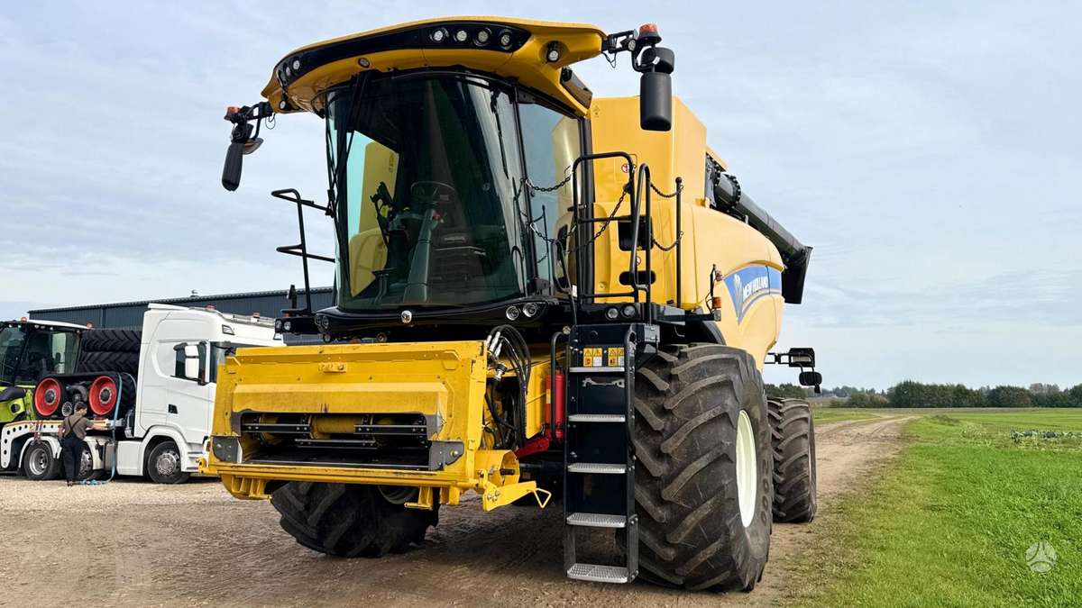 New Holland CX8.90, combine harvesters