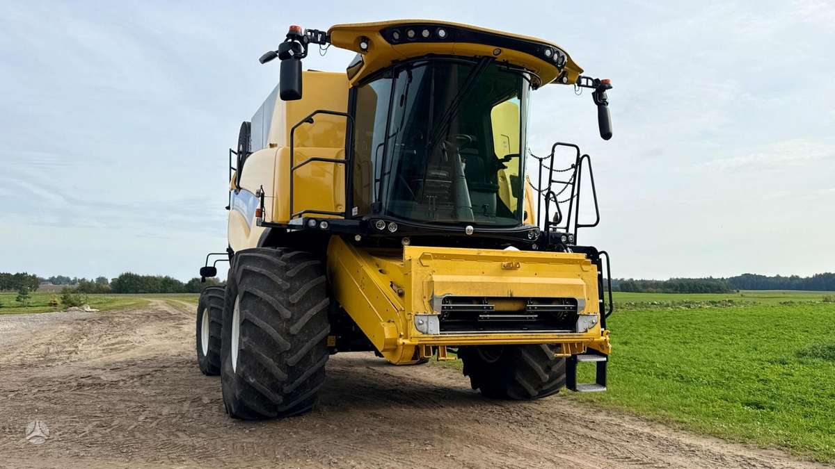 New Holland CX8.90, combine harvesters