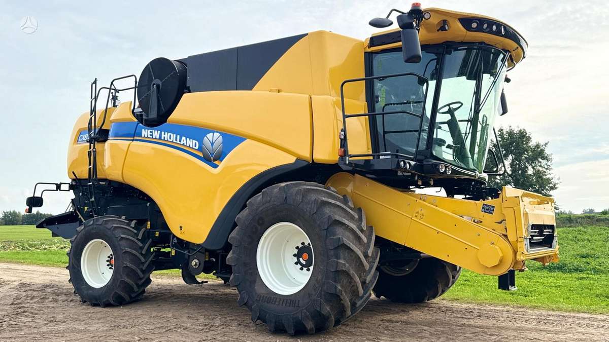 New Holland CX8.90, combine harvesters
