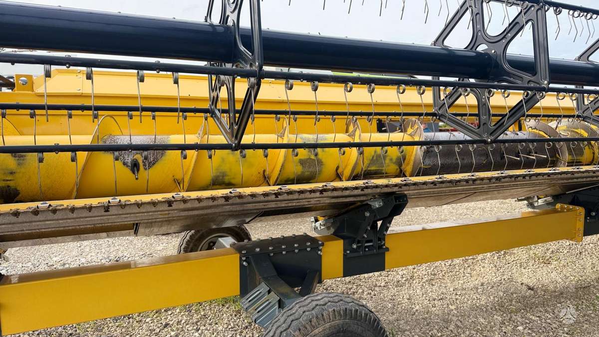 New Holland CX8.90, combine harvesters