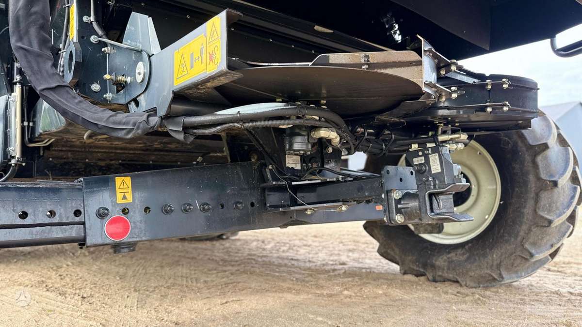 New Holland CX8.90, комбайны