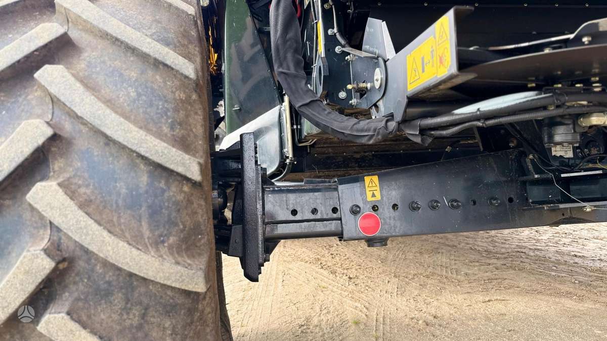 New Holland CX8.90, combine harvesters