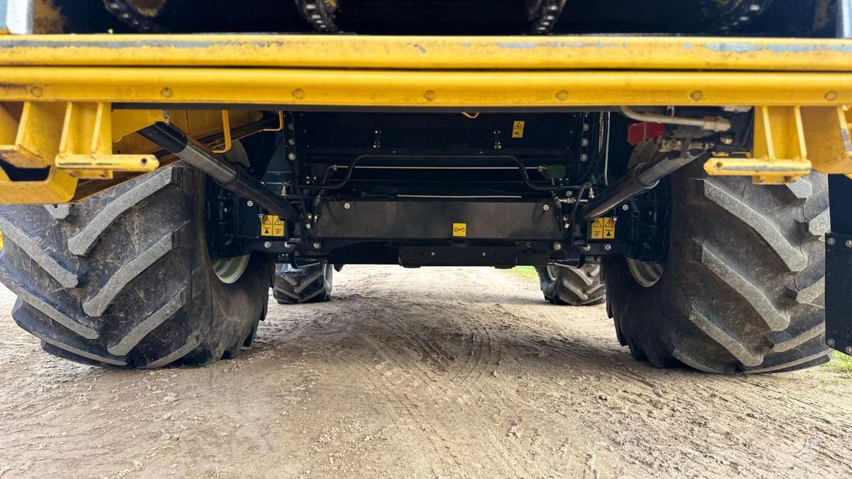 New Holland CX8.90, комбайны