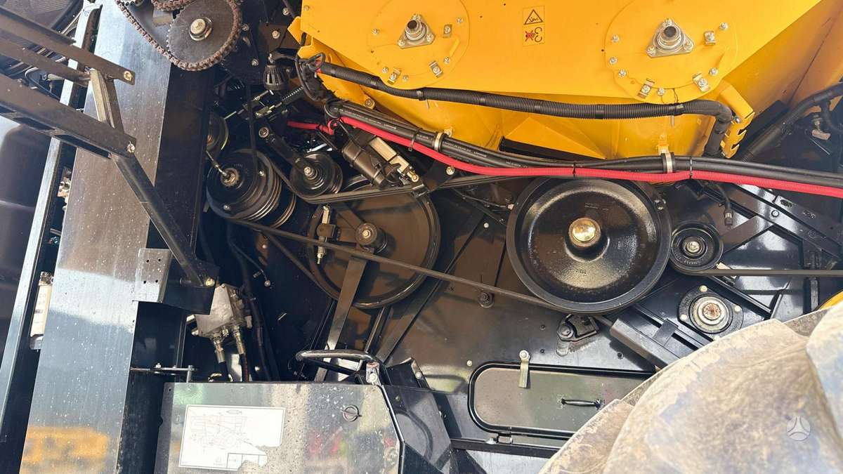 New Holland CX8.90, combine harvesters
