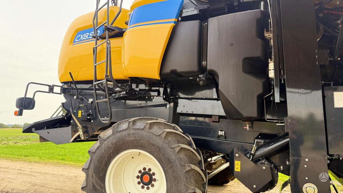 New Holland CX8.90, combine harvesters