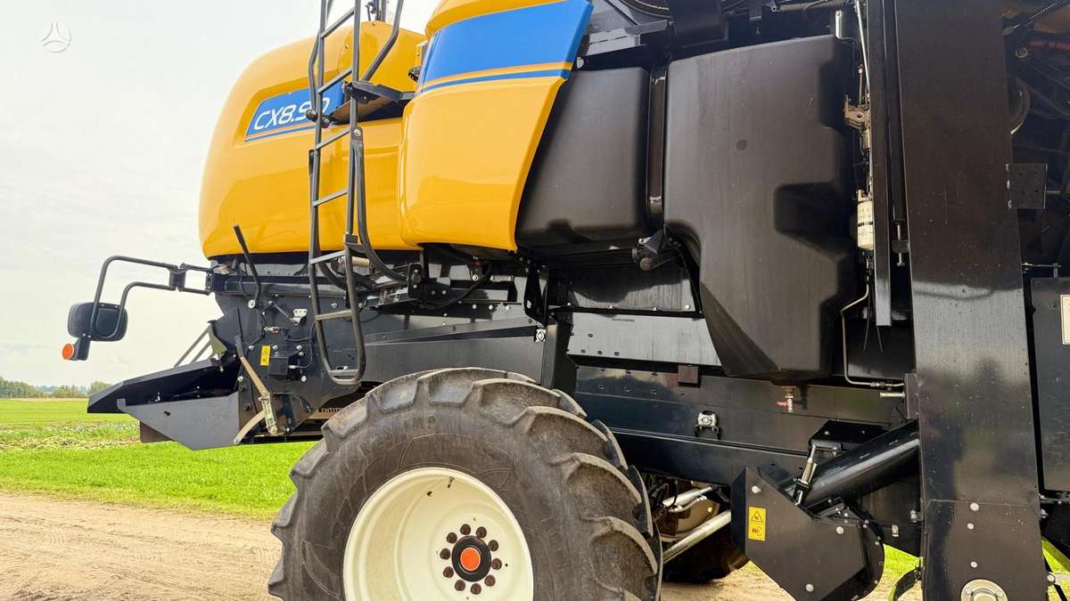 New Holland CX8.90, combine harvesters