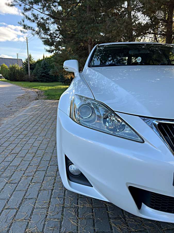 Lexus IS 220, 2.2 l., sedanas