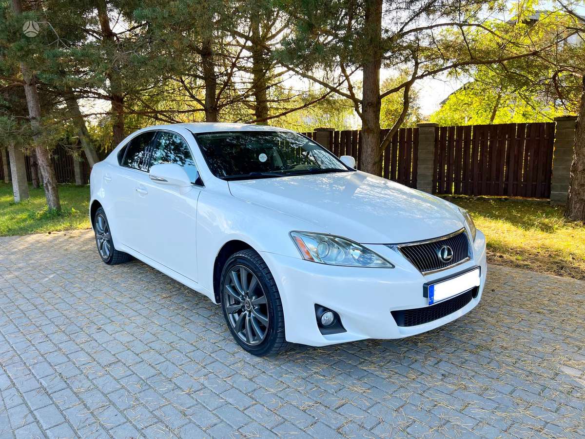 Lexus IS 220, 2.2 l., sedanas