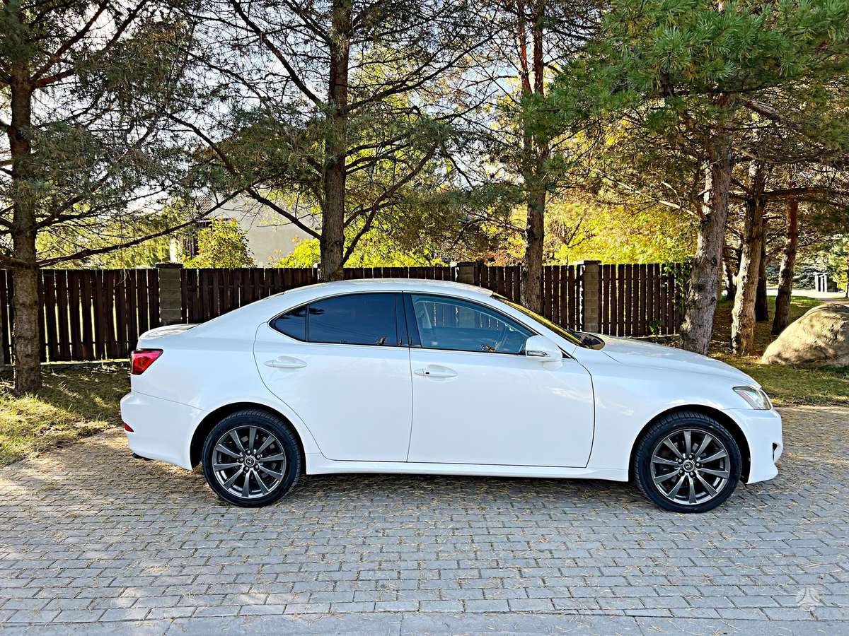 Lexus IS 220, 2.2 l., sedanas