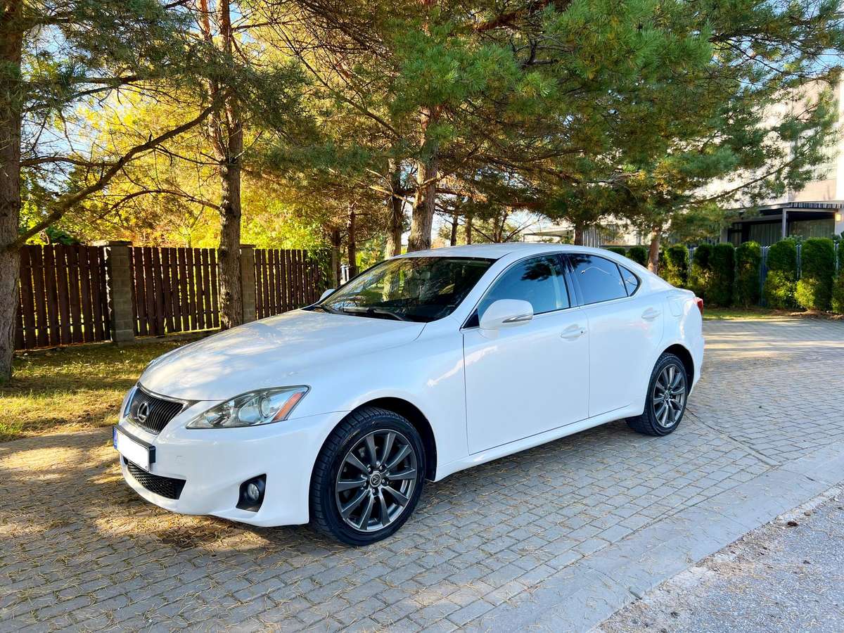 Lexus IS 220, 2.2 l., sedanas