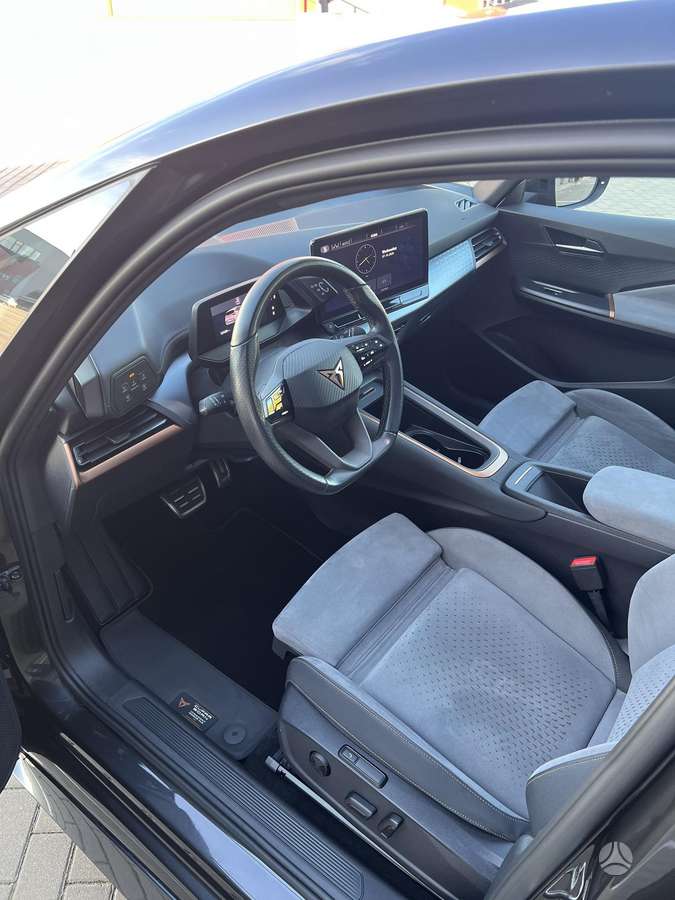 Cupra Born, 62 кВт·ч, Хэтчбек