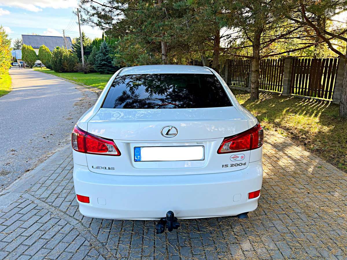 Lexus IS 220, 2.2 l., sedanas