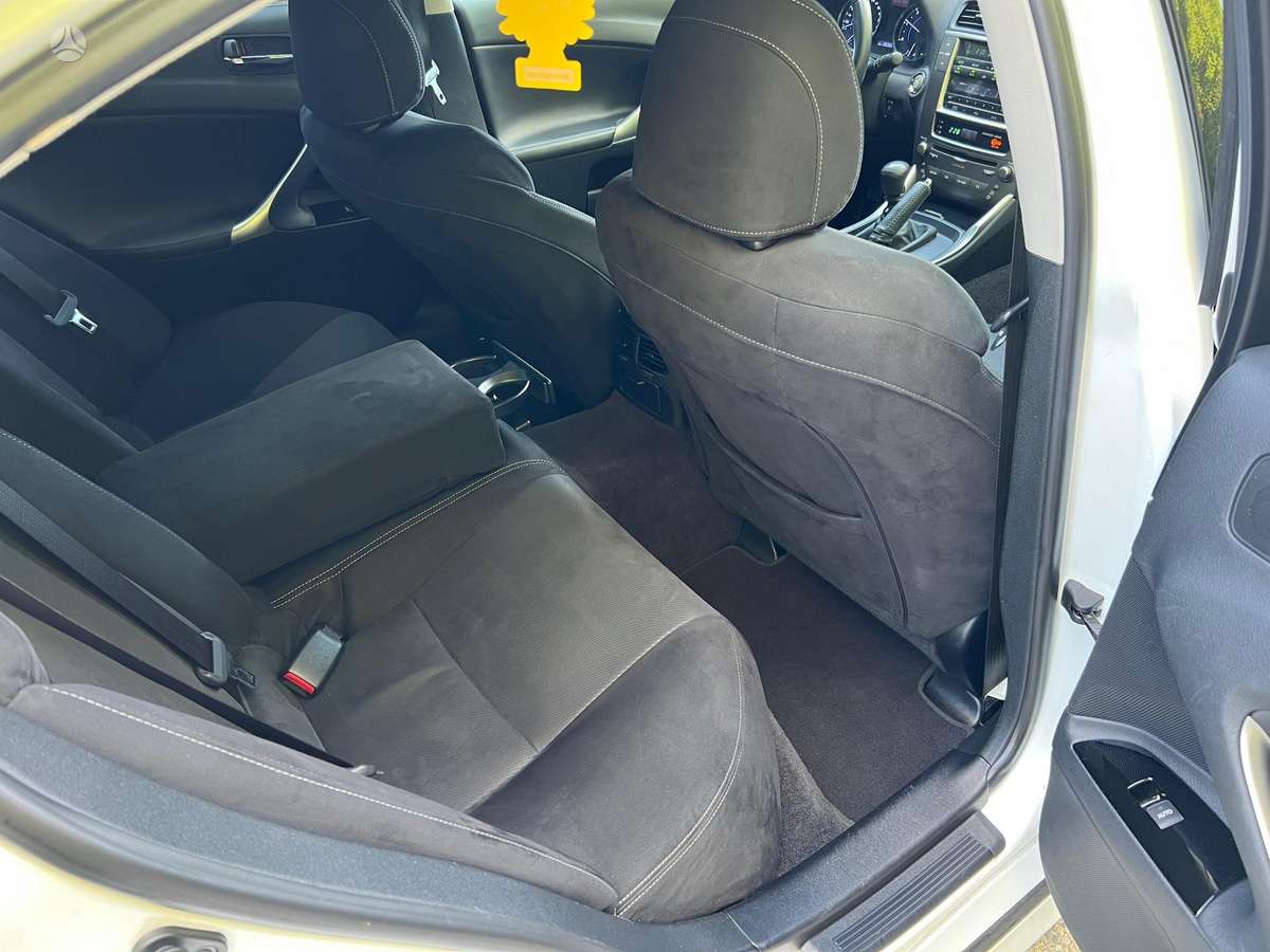 Lexus IS 220, 2.2 l., sedanas