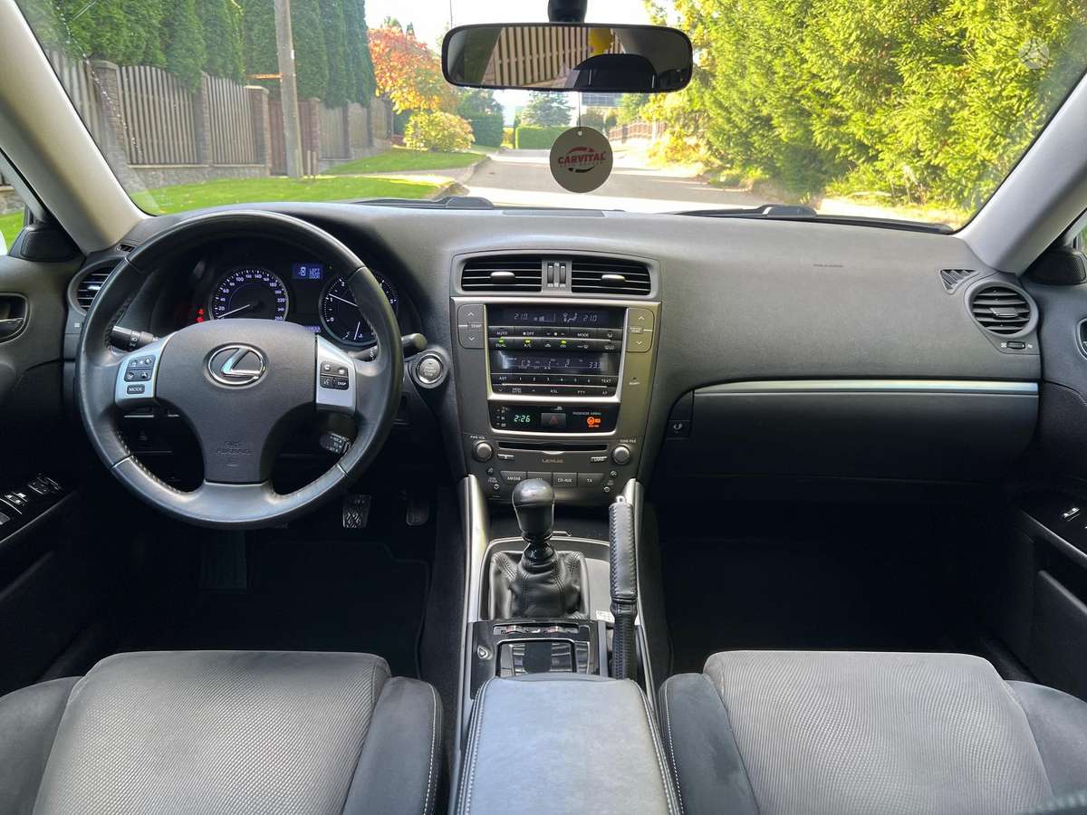 Lexus IS 220, 2.2 l., sedanas