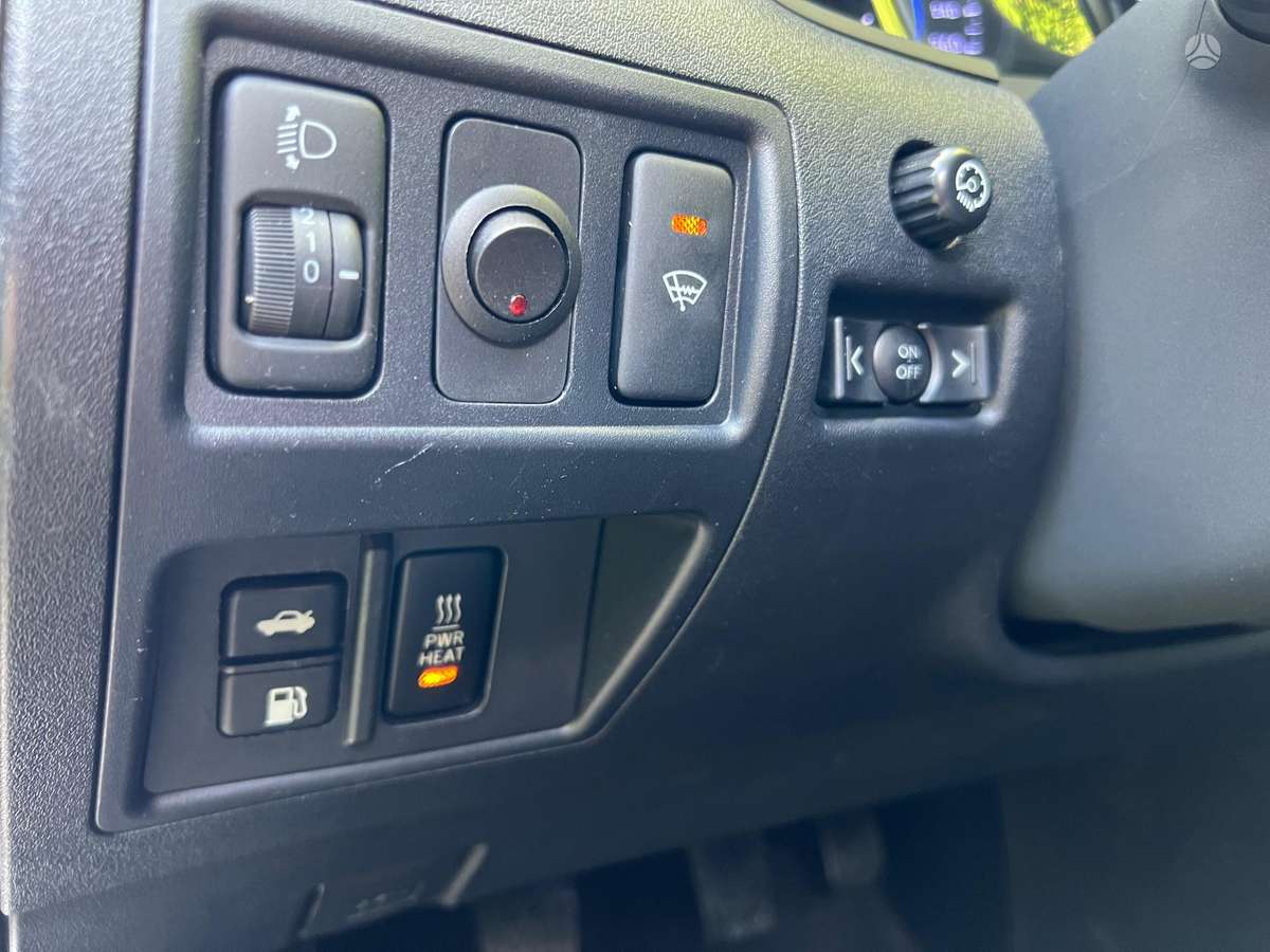 Lexus IS 220, 2.2 l., sedanas