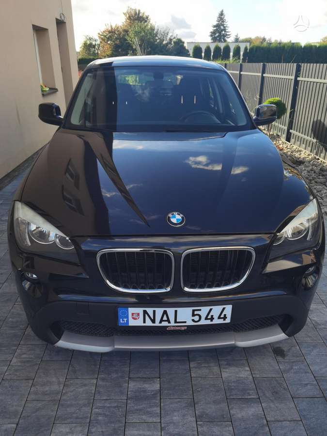 BMW X1, 2.0 l., off-road / crossover