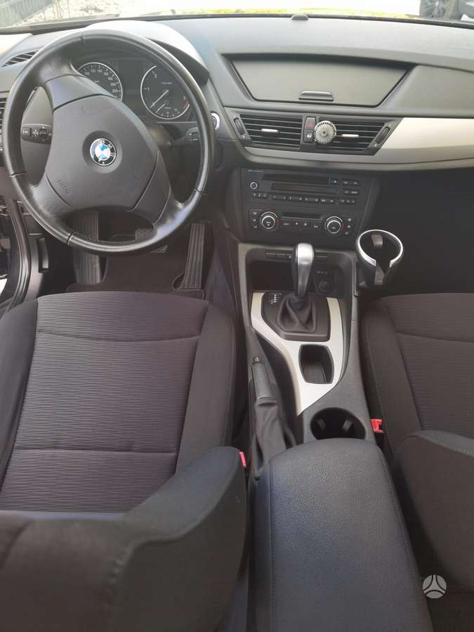BMW X1, 2.0 l., off-road / crossover