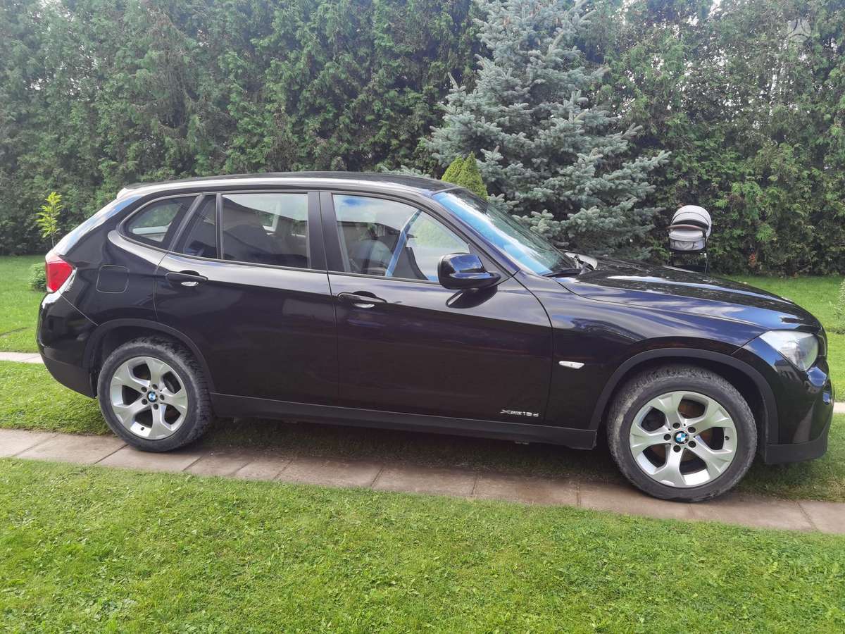 BMW X1, 2.0 l., off-road / crossover
